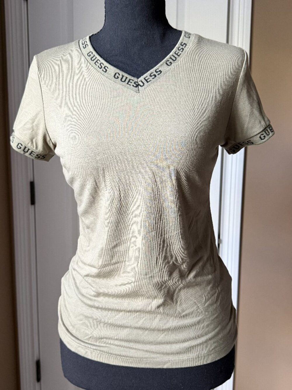 GUESS Los Angeles Olive Green Logo Trim V-Neck T-Shirt Size Small